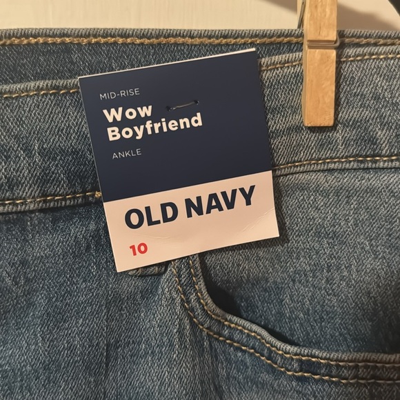 Old Navy NWT Wow Boyfriend Women's Jeans Denim Light Wash Mid Rise Size 10 - Picture 3 of 10